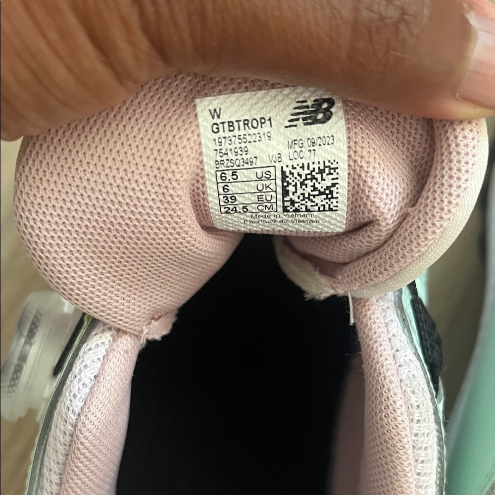 New Balance Boa light pink and Mint Sneakers - US 6.5 - Picture 4 of 6